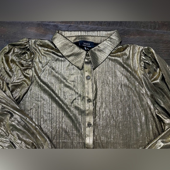 NEVER WORN Vici Raquel Metallic Button Down Blouse Too in Gold Sz XL - Picture 10 of 12